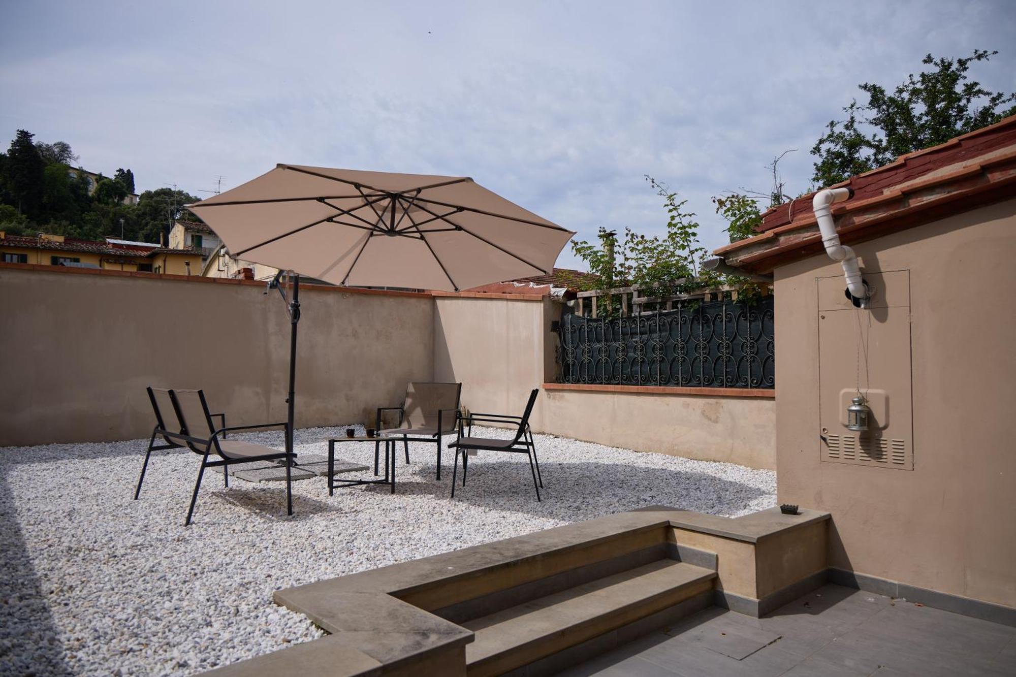 Ponte Vittoria Urban Garden Loft Apartment Florence